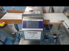 Πλήρης δομή λαμβάνει από ανοξείδωτο 304 τροφίμων ανιχνευτής μετάλλων με στροφή ραβδί και flap πτώση απόρριψη